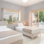 Sun Wave Sea View Retreat
