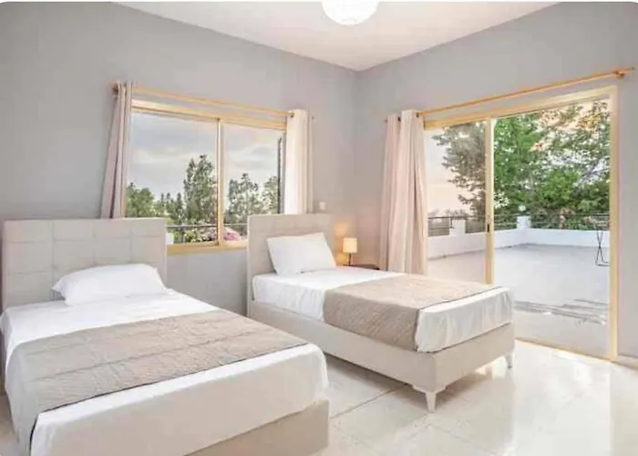 Sun Wave Sea View Retreat